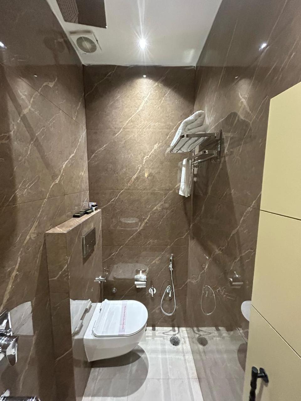 Divine Hotel Karnāl المظهر الخارجي الصورة