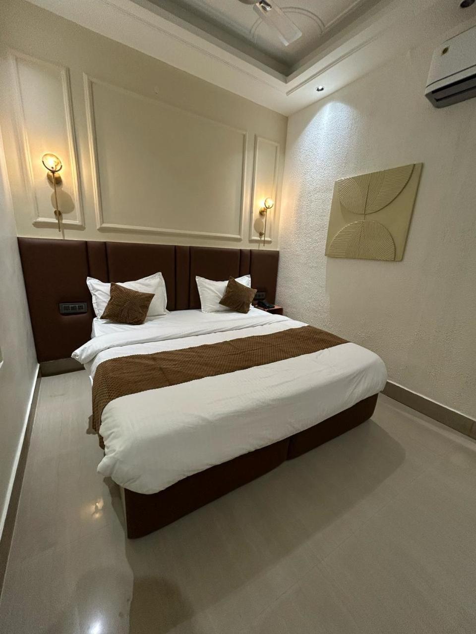 Divine Hotel Karnāl المظهر الخارجي الصورة
