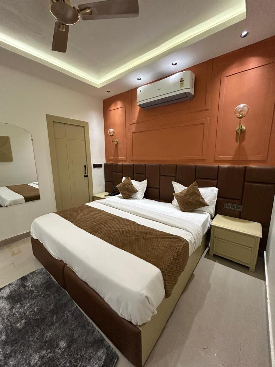 Divine Hotel Karnāl المظهر الخارجي الصورة