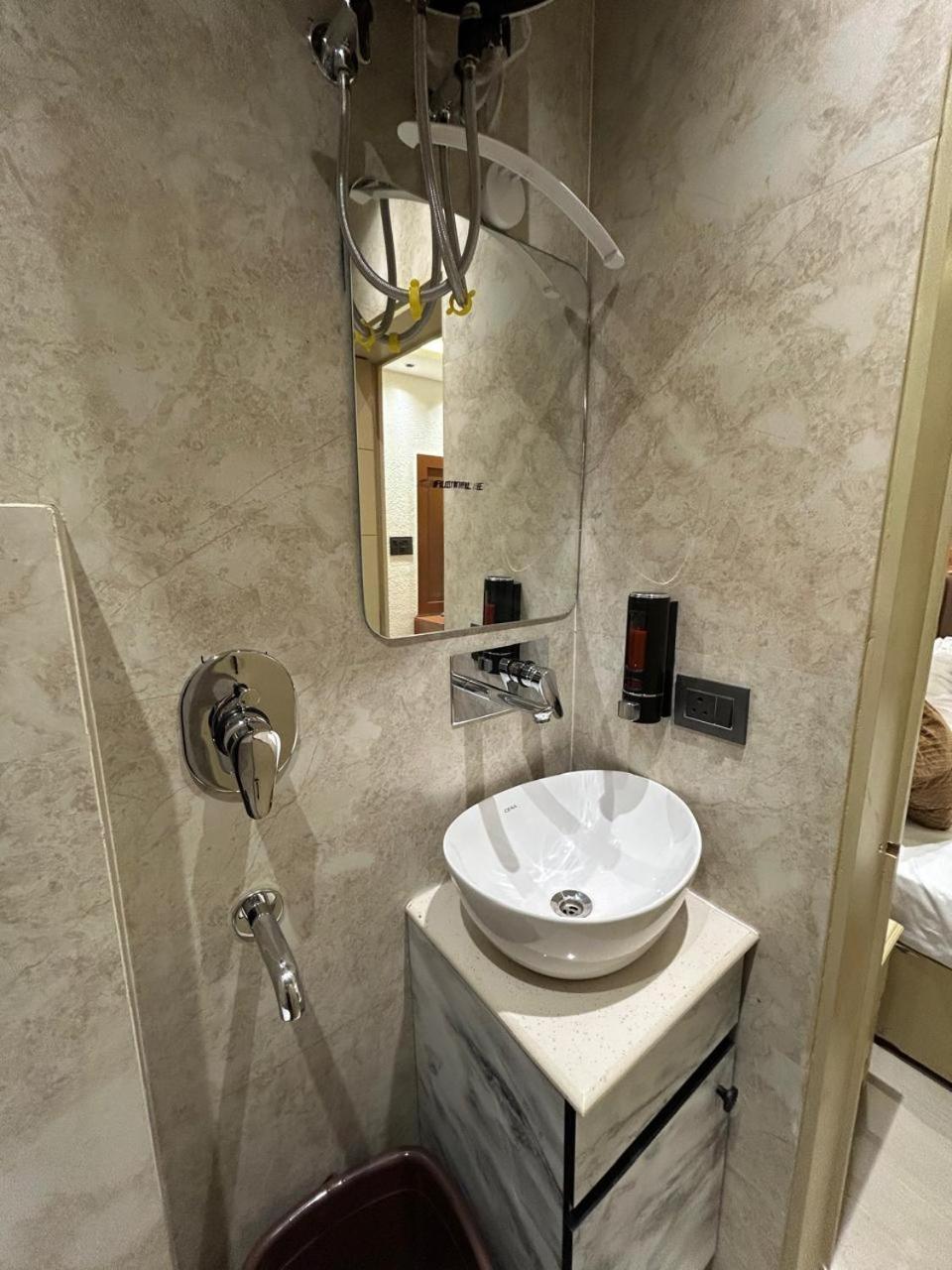 Divine Hotel Karnāl المظهر الخارجي الصورة