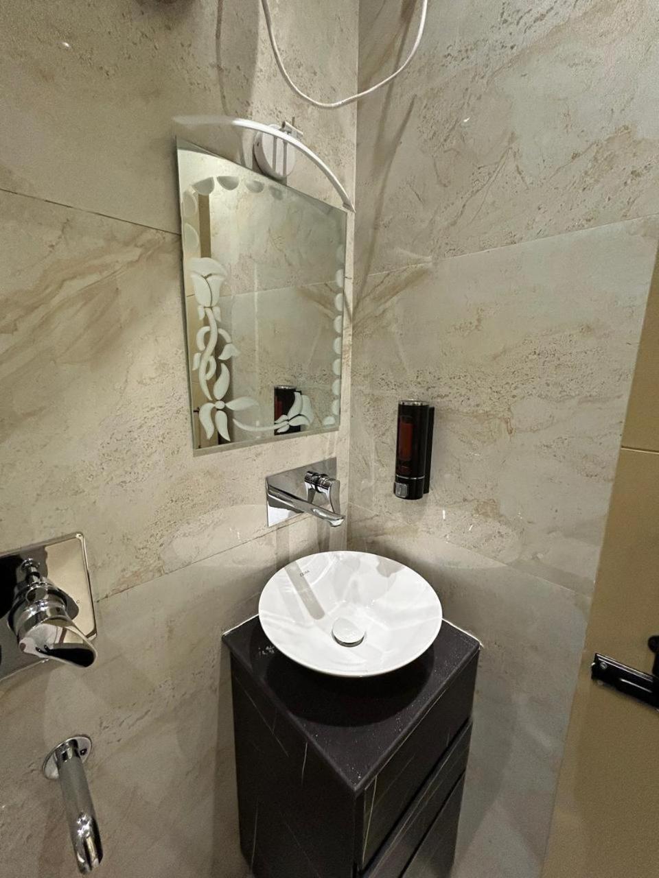 Divine Hotel Karnāl المظهر الخارجي الصورة