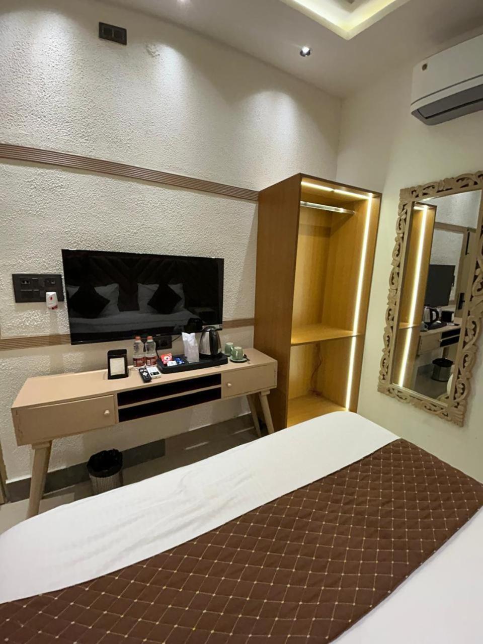 Divine Hotel Karnāl المظهر الخارجي الصورة